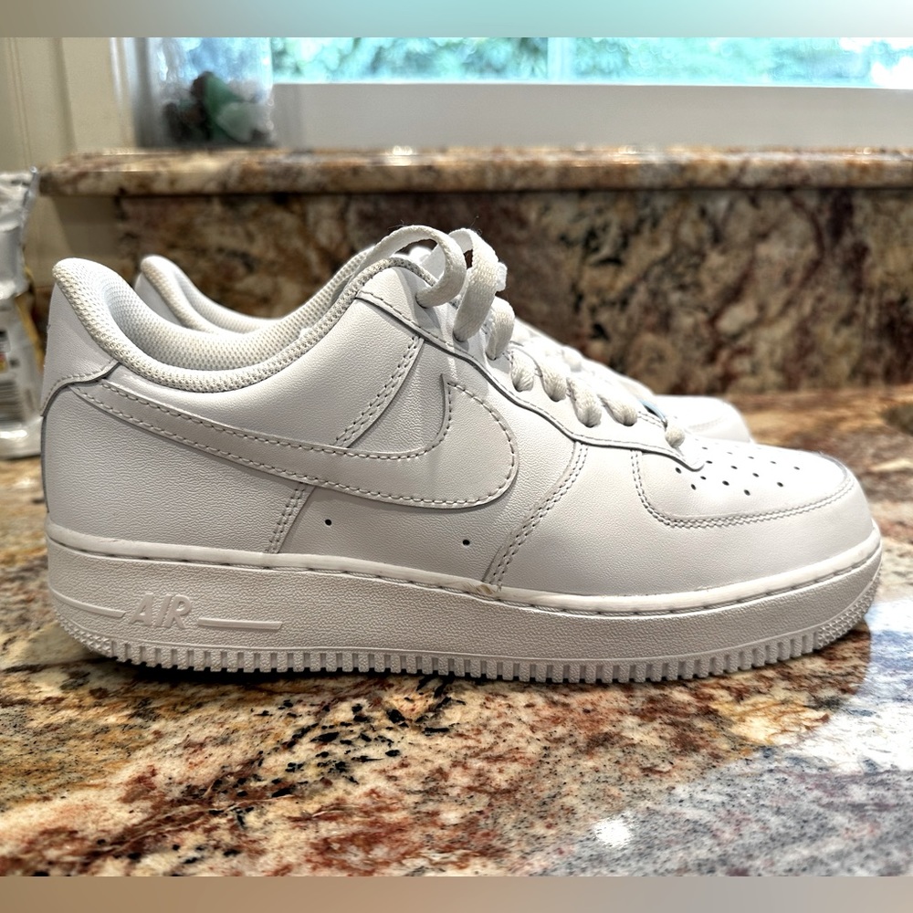Men’s white Airforce 1s- AF1   Size US 10